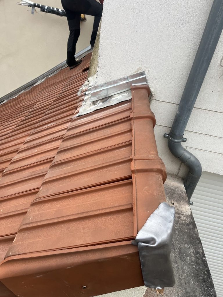 zinguerie étanchéité toiture, gouttière rénovation pan de toit - DJC Couverture 92 Sceaux